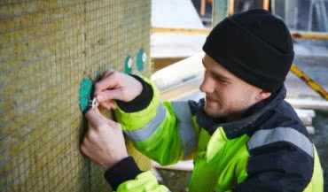 Remont elewacji. Produkty i sposób montażu izolacji