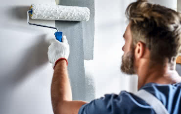 Mieszkasz w bloku z wielkiej płyty? Tak pozbędziesz się brzydkich ścian raz na zawsze!