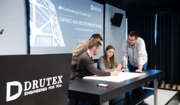 Studenci z Warszawy najlepsi w debacie organizowanej przez firmę DRUTEX