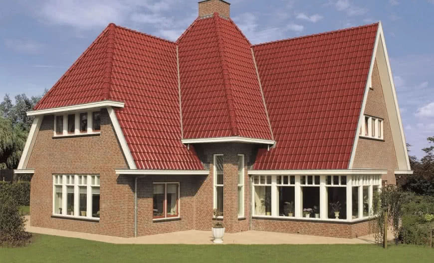 Jak dobrać dach i pokrycie do rodzaju konstrukcji budynku?