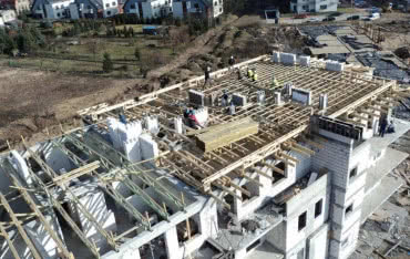 Dach płaski – wentylowany czy niewentylowany?