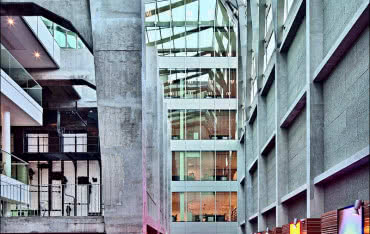 Systemy okienno-drzwiowe Reynaers w paryskim młynie