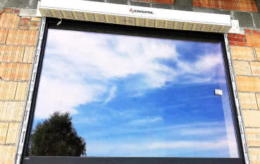 Zabezpieczenie rolet zewnętrznych podczas budowy