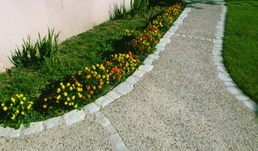 Ścieżki ogrodowe - na co zwrócić uwagę przy ich budowie