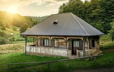 Blacha trapezowa, blachodachówka czy rąbek stojący? Wybór pokrycia dachowego krok po kroku