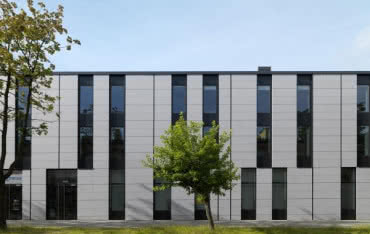 Filharmonia Świętokrzyska z akustycznymi szybami marki Pilkington