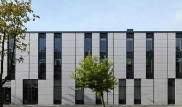 Filharmonia Świętokrzyska z akustycznymi szybami marki Pilkington