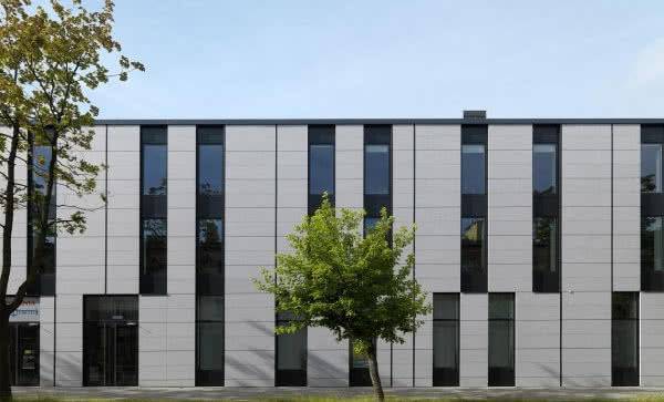 Filharmonia Świętokrzyska z akustycznymi szybami marki Pilkington