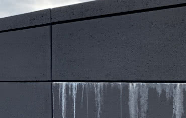 Jak poradzić sobie z wykwitami wapiennymi na ogrodzeniu?