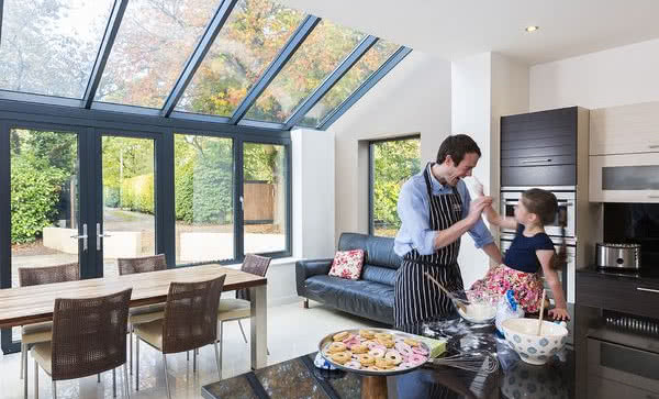 Czy ciepły dom musi przypominać bunkier? Ależ nie - radzą eksperci Pilkington Polska