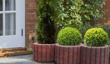 Co na dno gazonu ogrodowego? Praktyczne wskazówki