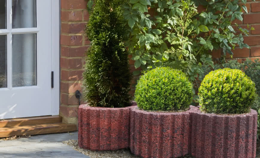 Co na dno gazonu ogrodowego? Praktyczne wskazówki