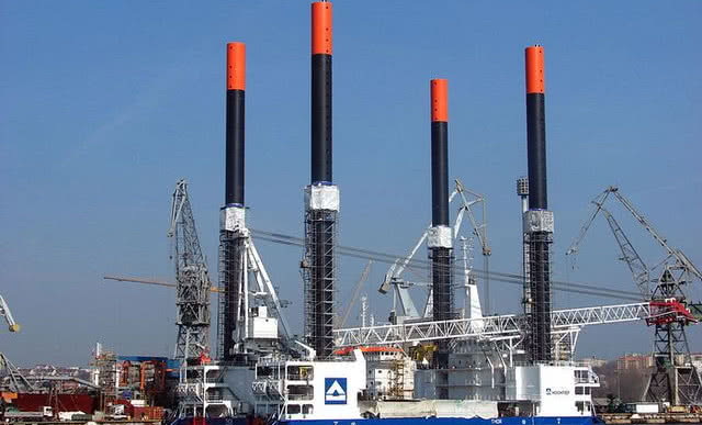 Stocznia Crist buduje platformę "jack-up" do stawiania wież wiatrowych