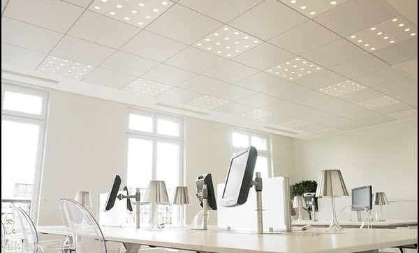 Komfortowe oświetlenie biura