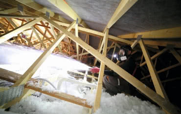 Innowacyjna wełna wdmuchiwana URSA Pure Floc do termoizolacji