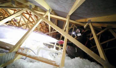 Innowacyjna wełna wdmuchiwana URSA Pure Floc do termoizolacji