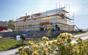 Jak zaizolować nowe i docieplić stare ściany z bali drewnianych? Poradnik wykonawcy