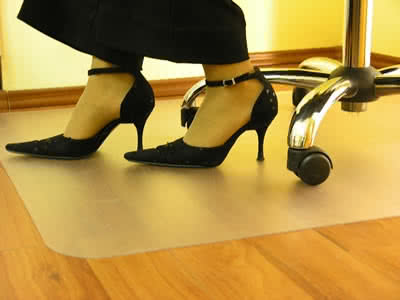 Ochronne maty podłogowe z poliwęglanu pod krzesła i fotele