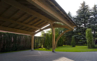 Wiata drewniana – idealne miejsce na relaks i przechowywanie