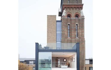 W Londynie powstał "Dom w wieży" z wykorzystaniem przesuwnych okien PanoramAH!