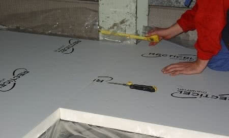 Najcieńsza termoizolacja posadzki - izolacyjne płyty Eurofloor 