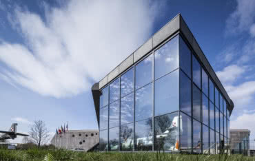 Muzeum Lotnictwa Polskiego w Krakowie ze szkłem SunGuard SN 70/41 firmy Guardian