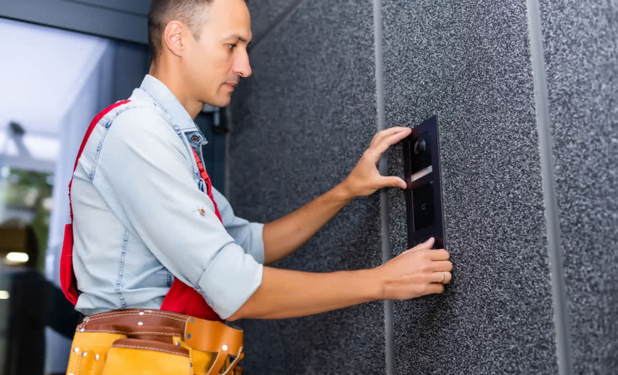 Ekspert radzi: domofon do domu i bloku – jak wybrać i zamontować?