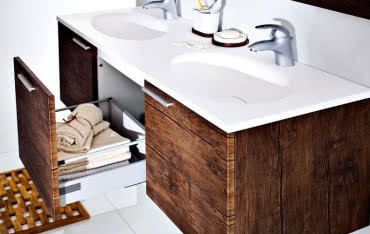 Komfort cichego domyku w łazience oferuje Antado 