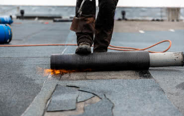 Jaką papę bitumiczną wybrać na dach płaski? Przewodnik po materiałach i technologiach