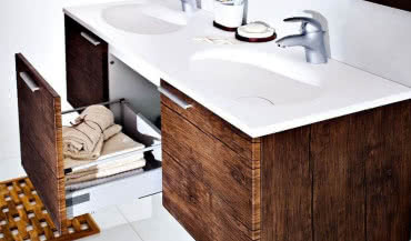 Komfort cichego domyku w łazience oferuje Antado 