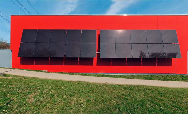 Fotowoltaiczna fasada przyścienna Schüco