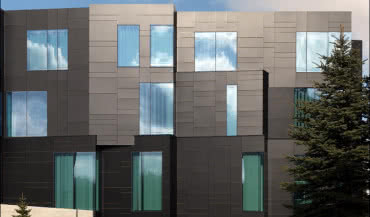 Efekt "bryły węgla" na elewacji biurowca kopalni Bogdanka