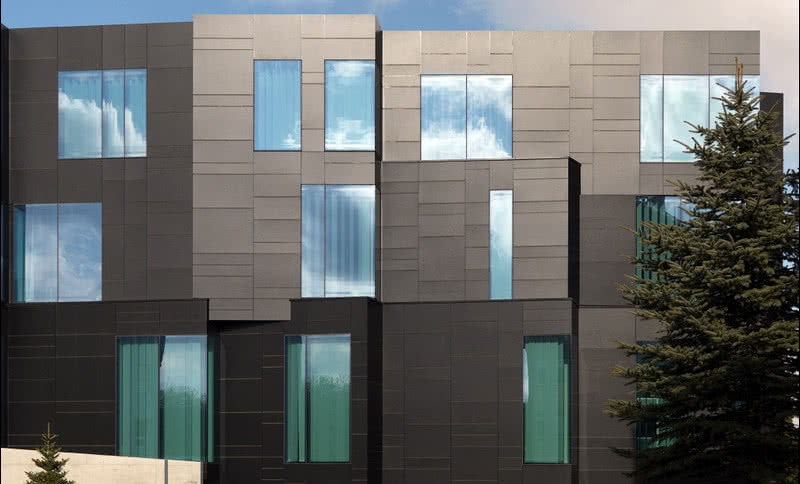 Efekt "bryły węgla" na elewacji biurowca kopalni Bogdanka