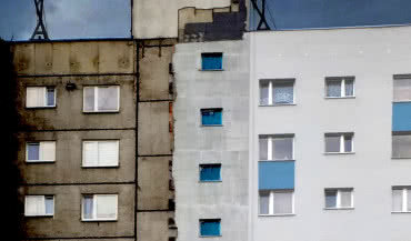 Tynkowanie elewacji - natryskowo czy ręcznie?