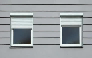 Rolety zewnętrzne a cisza w domu – jak skutecznie zredukować hałas z ulicy?