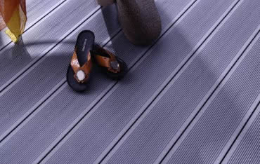 Wybór materiału i montaż tarasu - poradnik firmy Plastivan