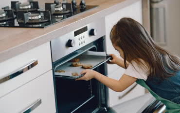 Skuteczny sposób na przypalony piekarnik