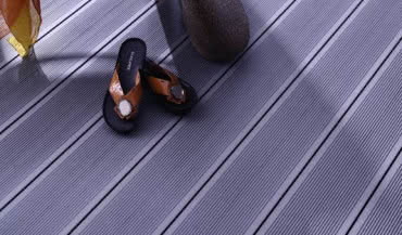 Wybór materiału i montaż tarasu - poradnik firmy Plastivan