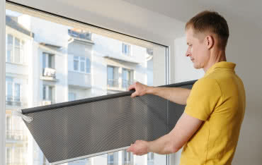 Jak zamontować rolety wewnętrzne?