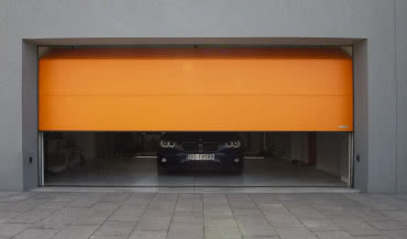 Stromy podjazd do garażu: jak zaprojektować bezpieczny i funkcjonalny wjazd?