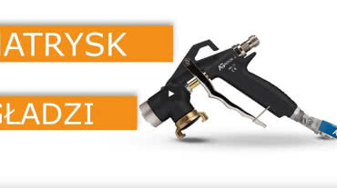 Natrysk gładzi gipsowej pistoletem Agrekom z płaską dyszą