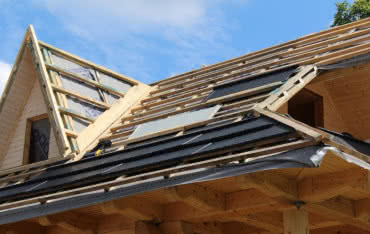 Koszty budowy dachu i pułapki oszczędzania