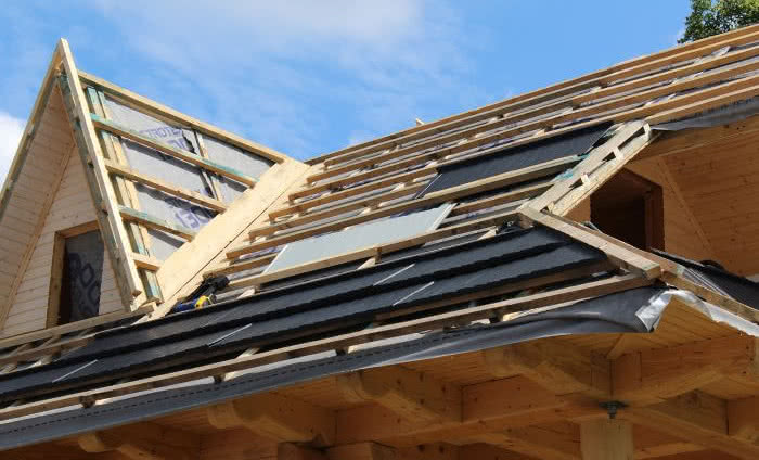 Koszty budowy dachu i pułapki oszczędzania