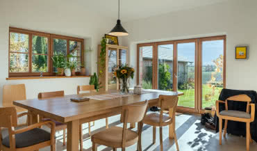 Jak dobrać kolor okien, aby pasował do reszty budynku?