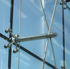 Szkło mocowane punktowo