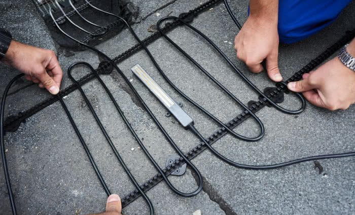 Ochrona dachów, rynien i rur spustowych przez śniegiem i lodem