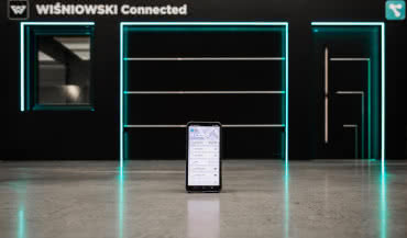Smartfon zamiast kluczy – przetestowaliśmy aplikację WIŚNIOWSKI Connected