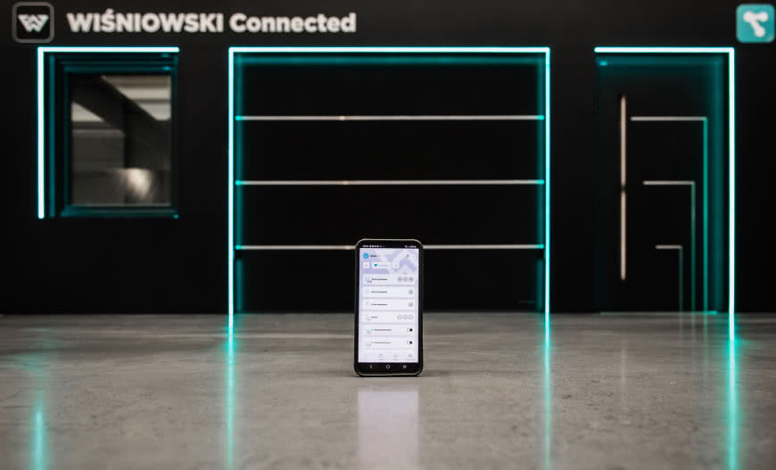Smartfon zamiast kluczy – przetestowaliśmy aplikację WIŚNIOWSKI Connected