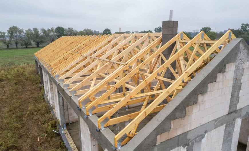 Montaż dachu zimą - czy to dobry pomysł? Eksperci odpowiadają