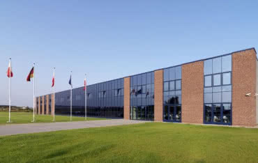 Nowe typy hartowalnych szyb przeciwsłonecznych i paneli międzyokiennych